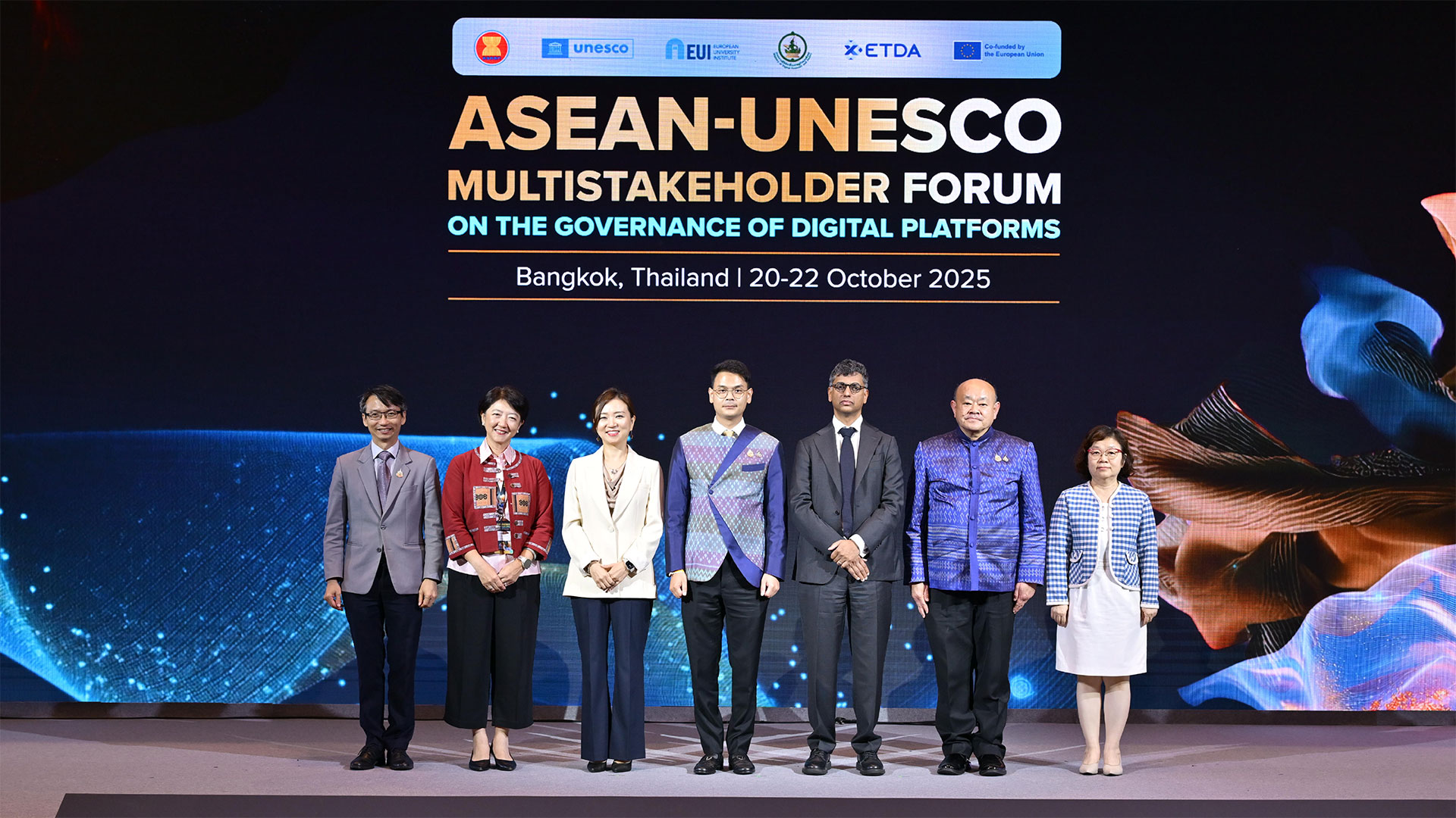 รมว.ดีอี จับมือ ASEAN และ UNESCO เปิดเวทีหารือ เร่งพัฒนามาตรการร่วมกำหนด “อนาคตธรรมาภิบาลแพลตฟอร์มดิจิทัล” สู่กรอบความร่วมมือระดับภูมิภาค