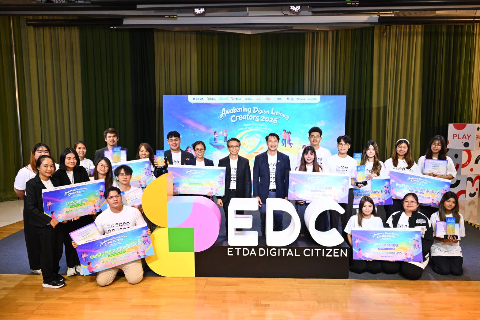 ETDA ร่วมกับ TK Park ประกาศผล Awakening Digital Literacy Creator 2026  ทีม One To Two และทีมซ้อนหยอน คว้าสุดยอดแคมเปญ 