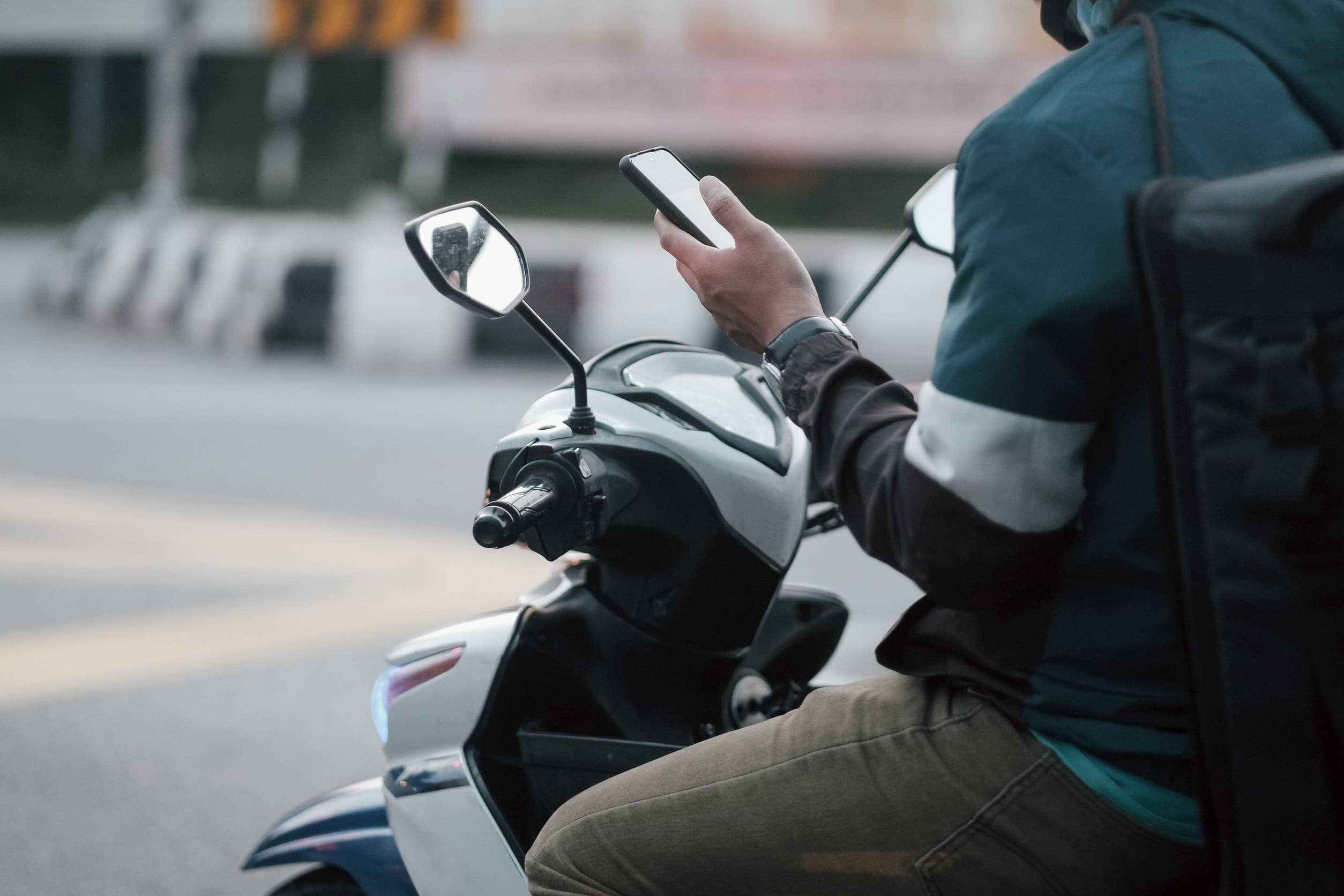 rear-view-man-using-mobile-phone-street_0_0.jpg