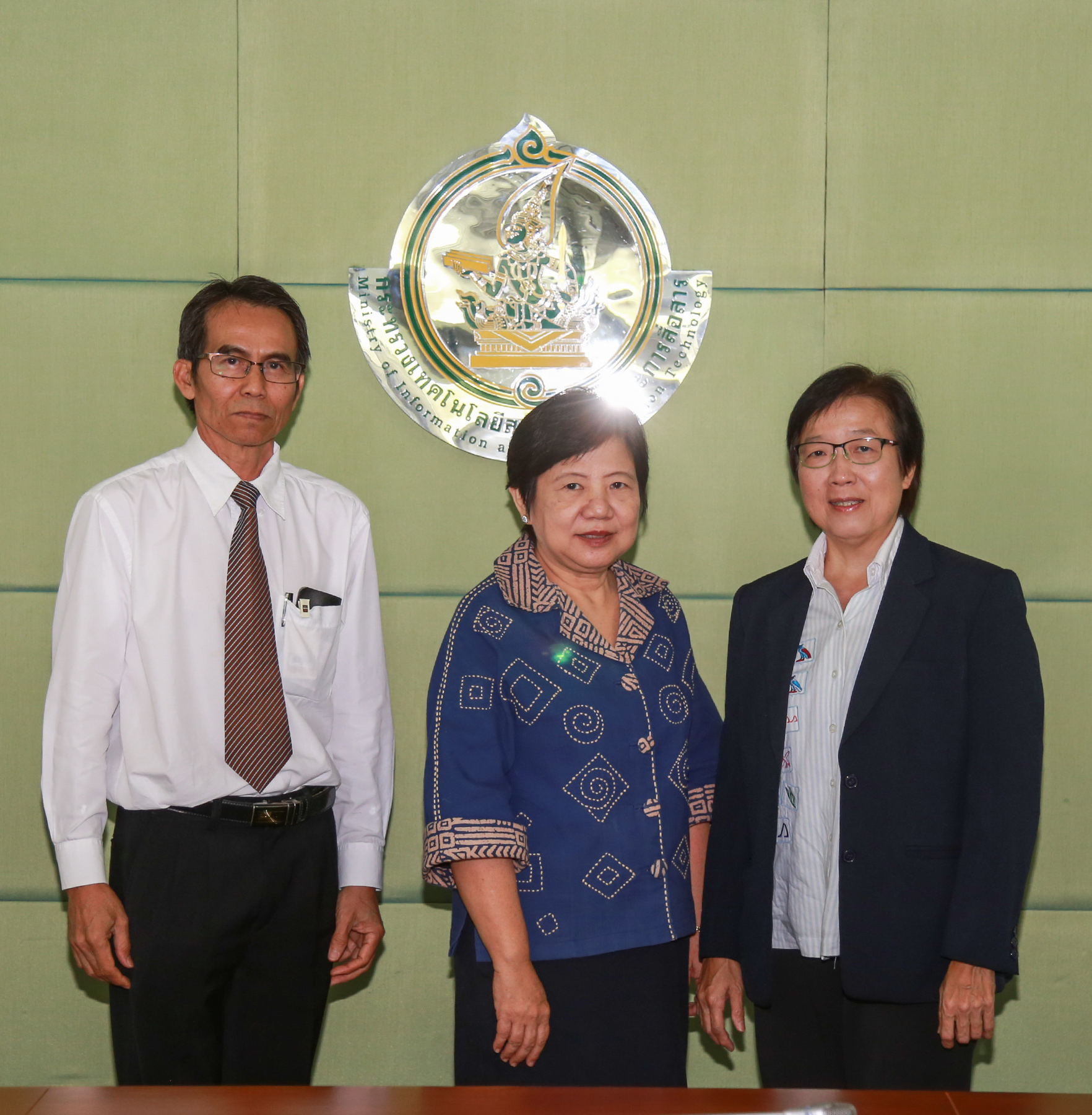 ผู้บริหารสำนักงานปลัดกระทรวงไอซีที ต้อนรับผู้บริหารสถาบันอนุญาโตตุลาการ และคณะ รวมถึงหารือแนวทางความ