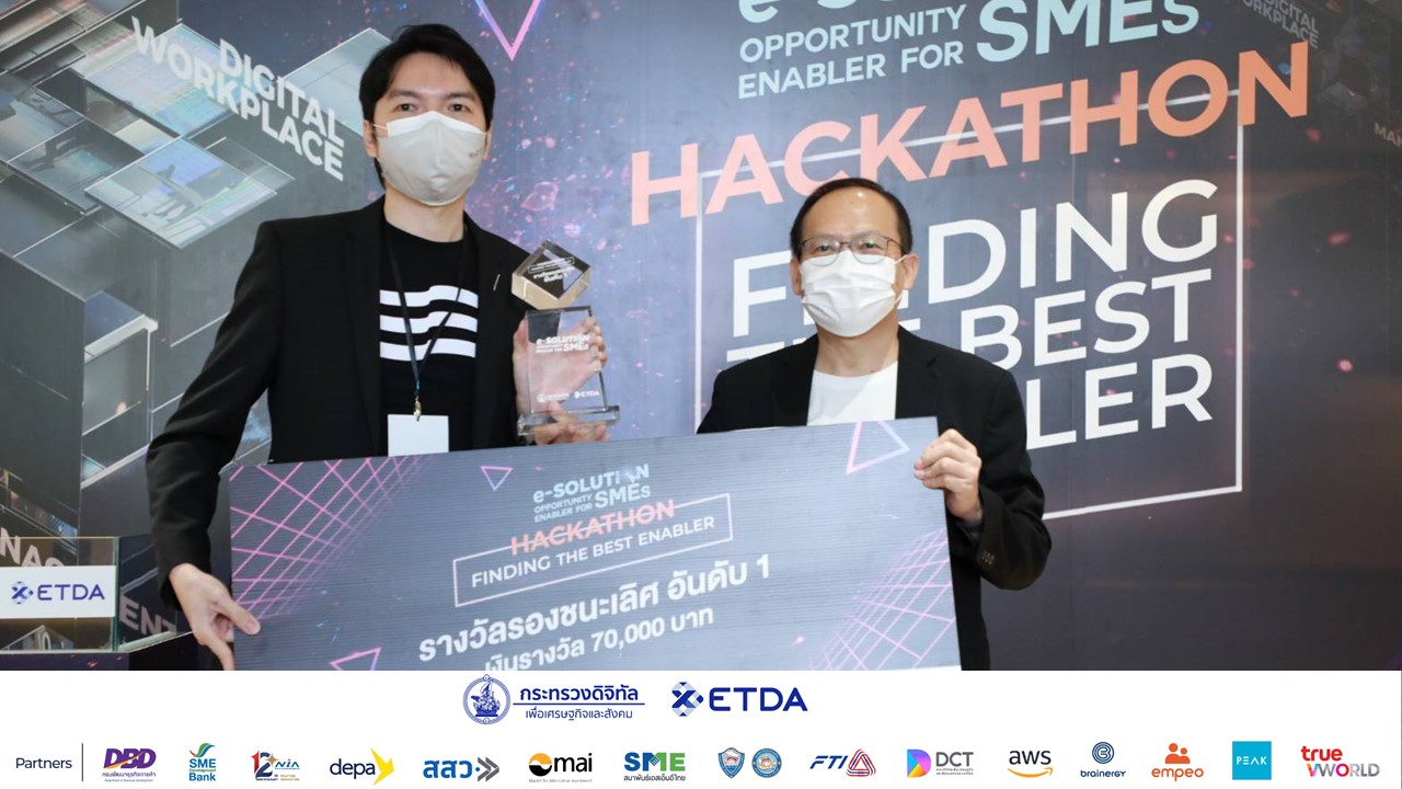 Hackathon-winner_2.jpg
